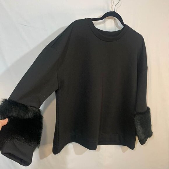 VERA WANG woman’s sweatshirt with faux fur wrists. Gorgeous! Crew neck. XXL. Bla - Picture 5 of 10
